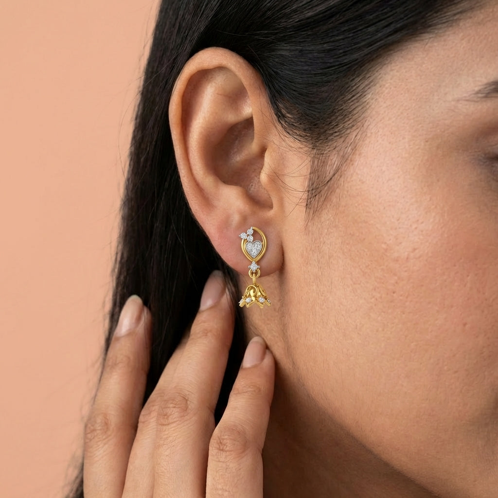 Chantilly Earrings 18K model_yellow view