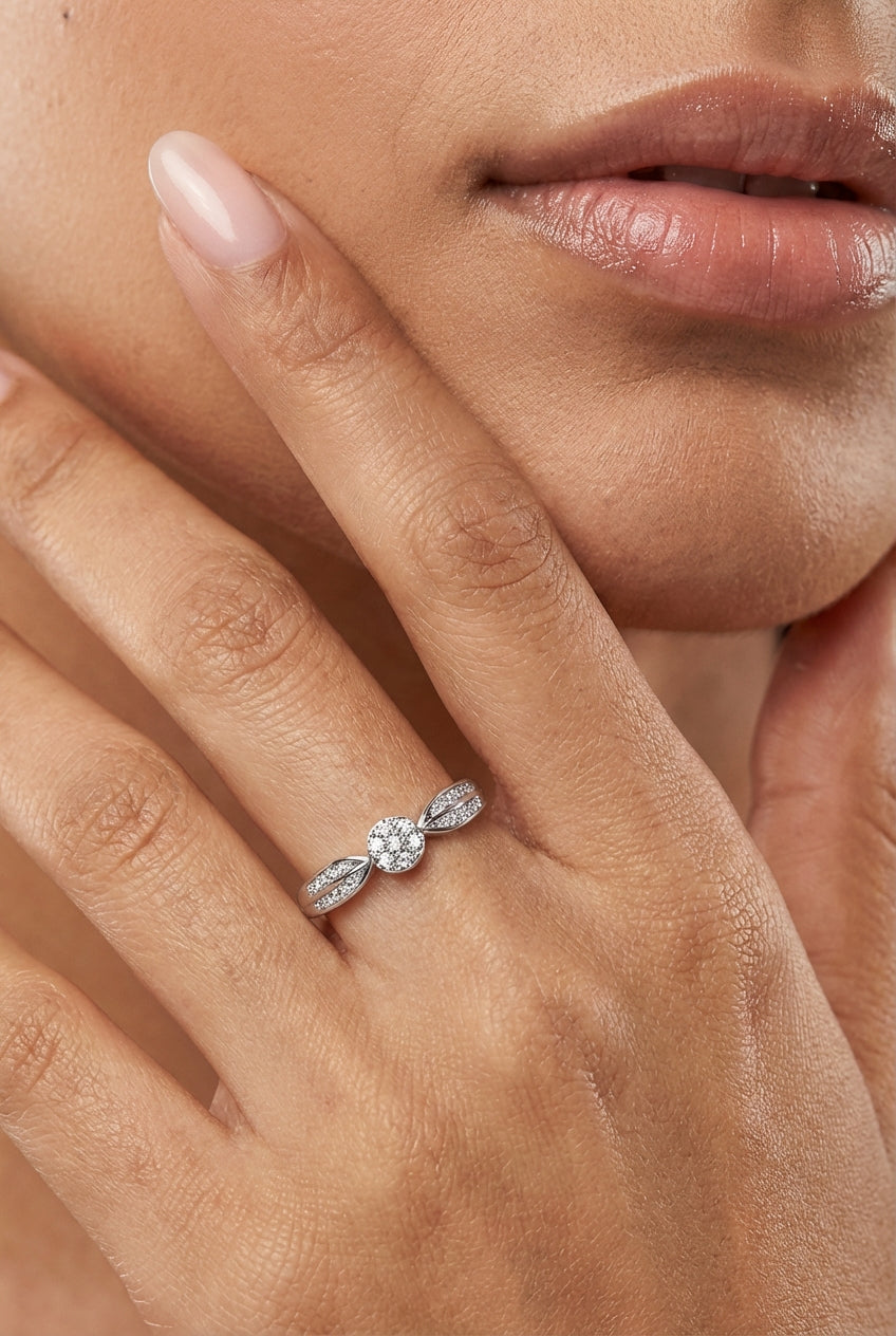 Crimson Glow 18Kt Diamond Ring model_white view