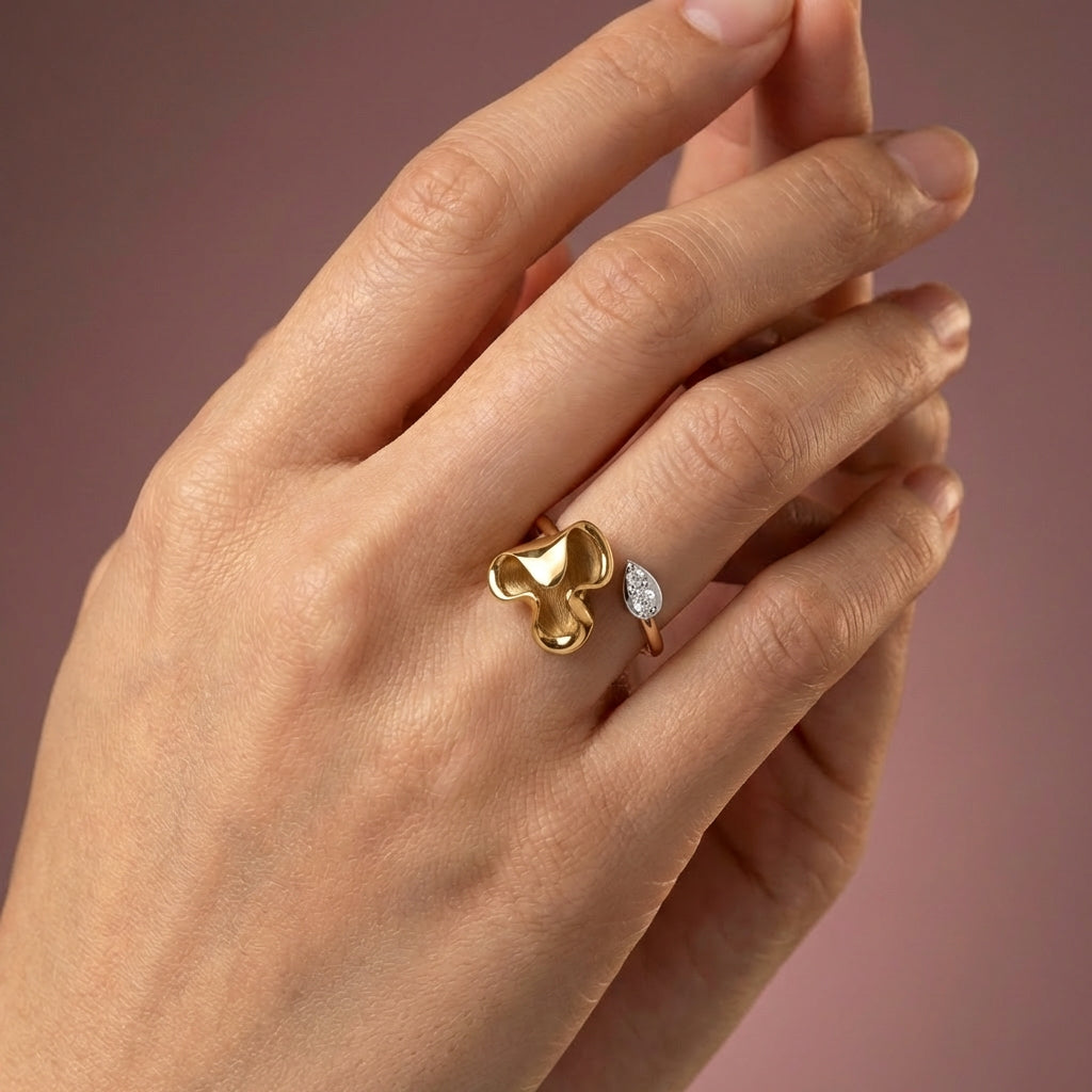 Opulent Oasis Opulence 18Kt Diamond Ring model view